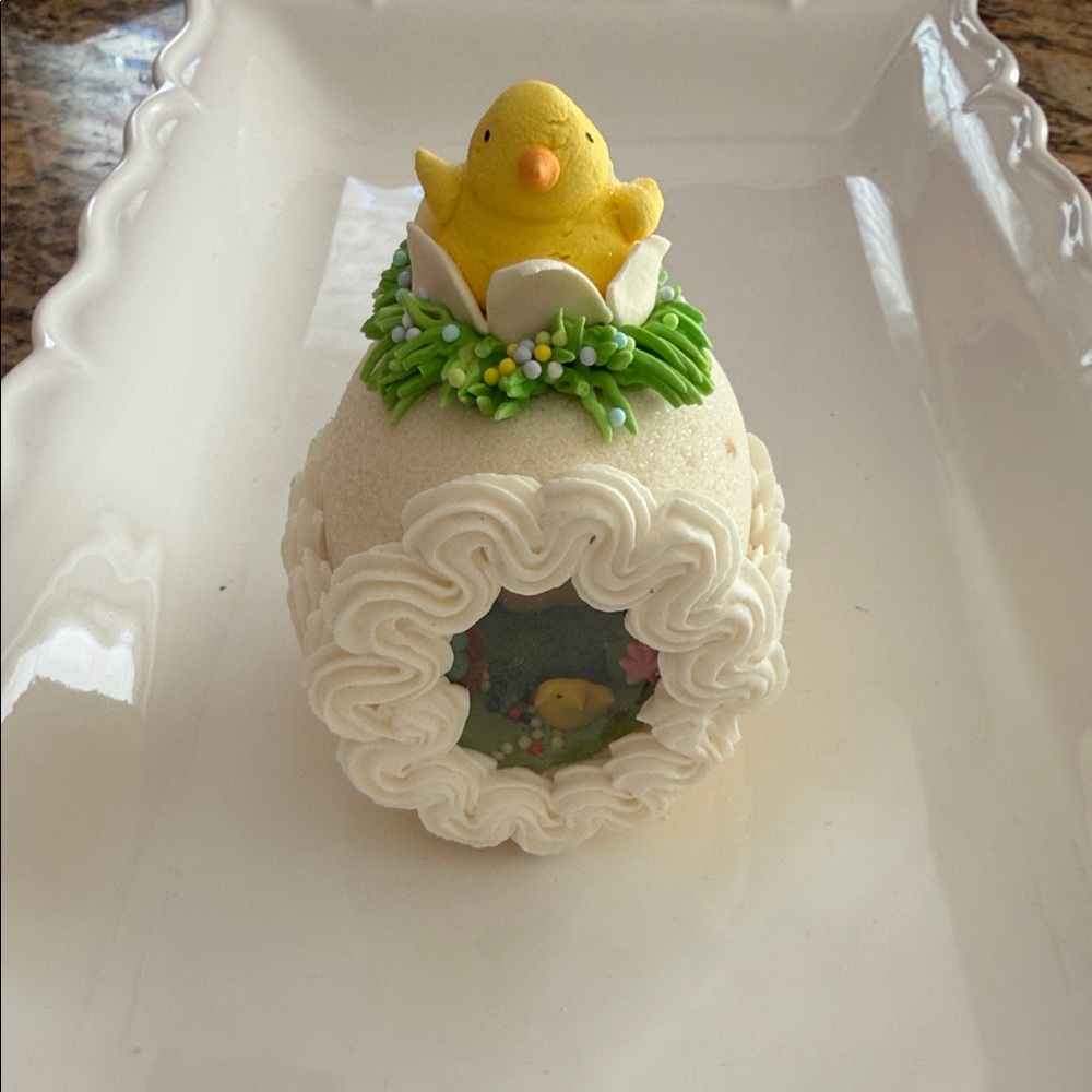 Sugar Diorama Decorative Easter Egg